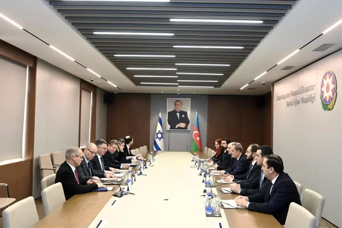 İsrail Dışişleri Bakanı Saar, Azerbaycan Dışişleri Bakanı Bayramov ile bir araya geldi