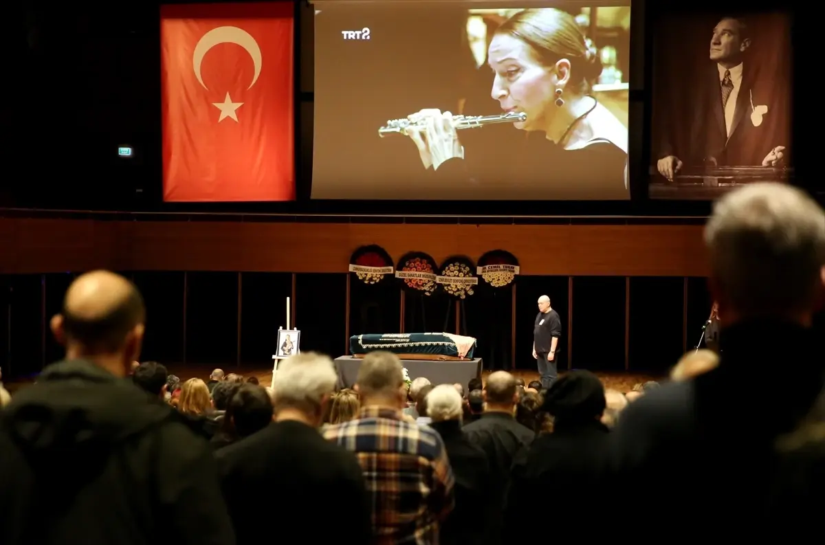 İzmir Devlet Senfoni Orkestrası sanatçısı Özasker son yolculuğuna uğurlandı
