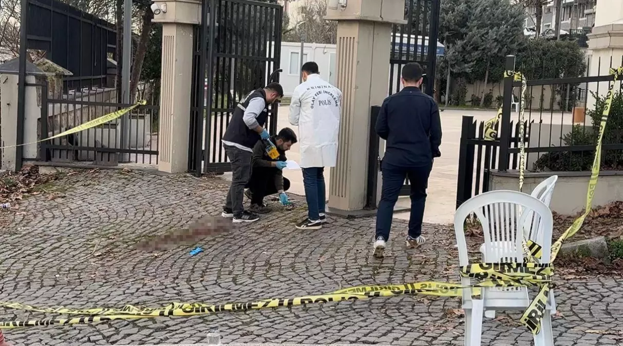 Kağıthane'de ağabey, annesinin cenazesinde kardeşini silahla vurarak öldürdü