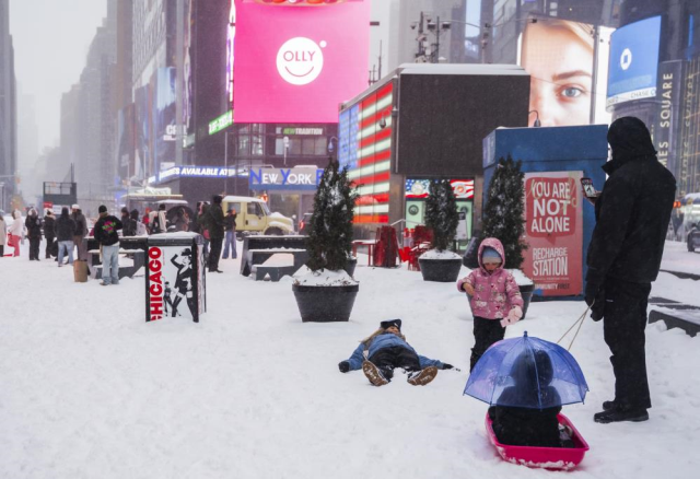 kar firtinasi siddetini artiriyor new york 19504970 2385 m