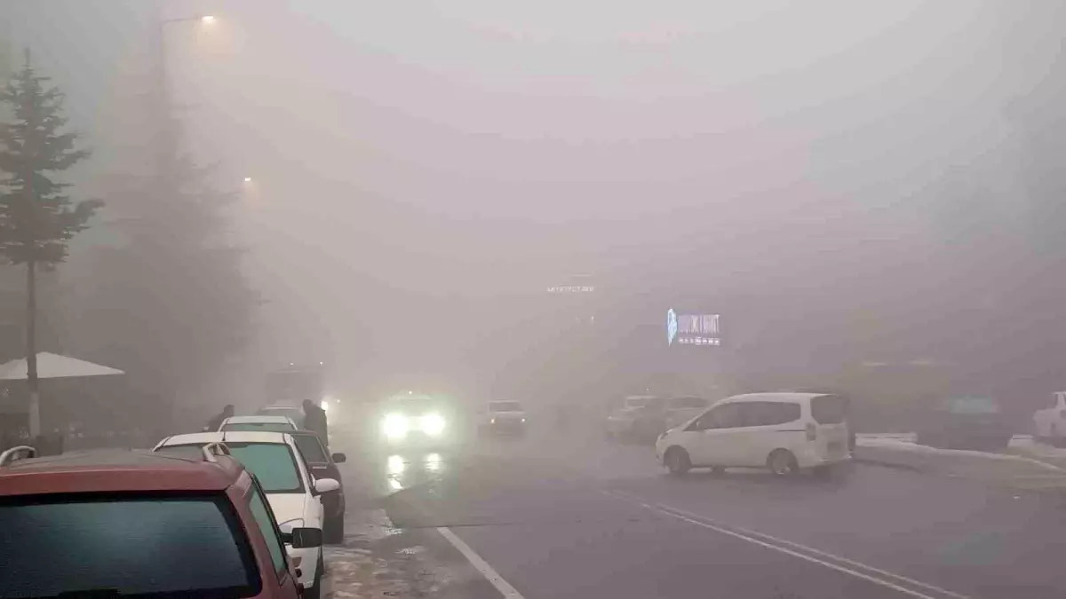 Kayseri'de sis görüş mesafesini düşürdü