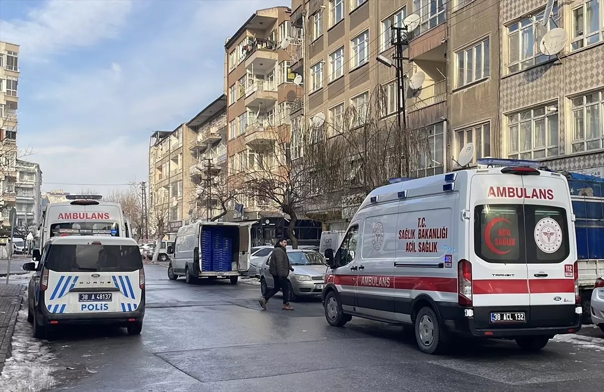 Kayseri'de sobadan sızan gazdan etkilenen 4 kişi hastaneye kaldırıldı