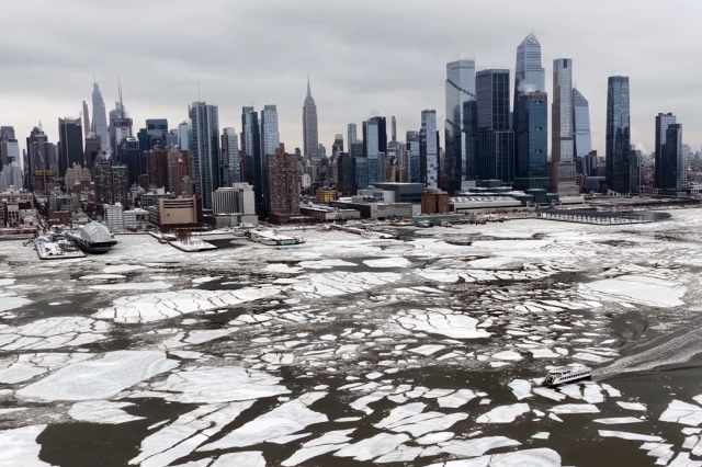 Ледяные холода в Нью-Йорке частично заморозили реку Гадсон