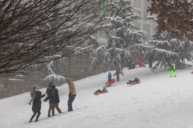 Ледяные холода в Нью-Йорке частично заморозили реку Гадсон