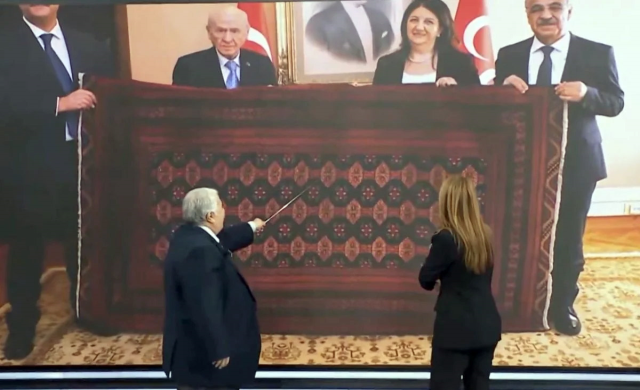 ocalan in bahceli yi hediye ettigi kilimle ilgili 19503581 2004 m