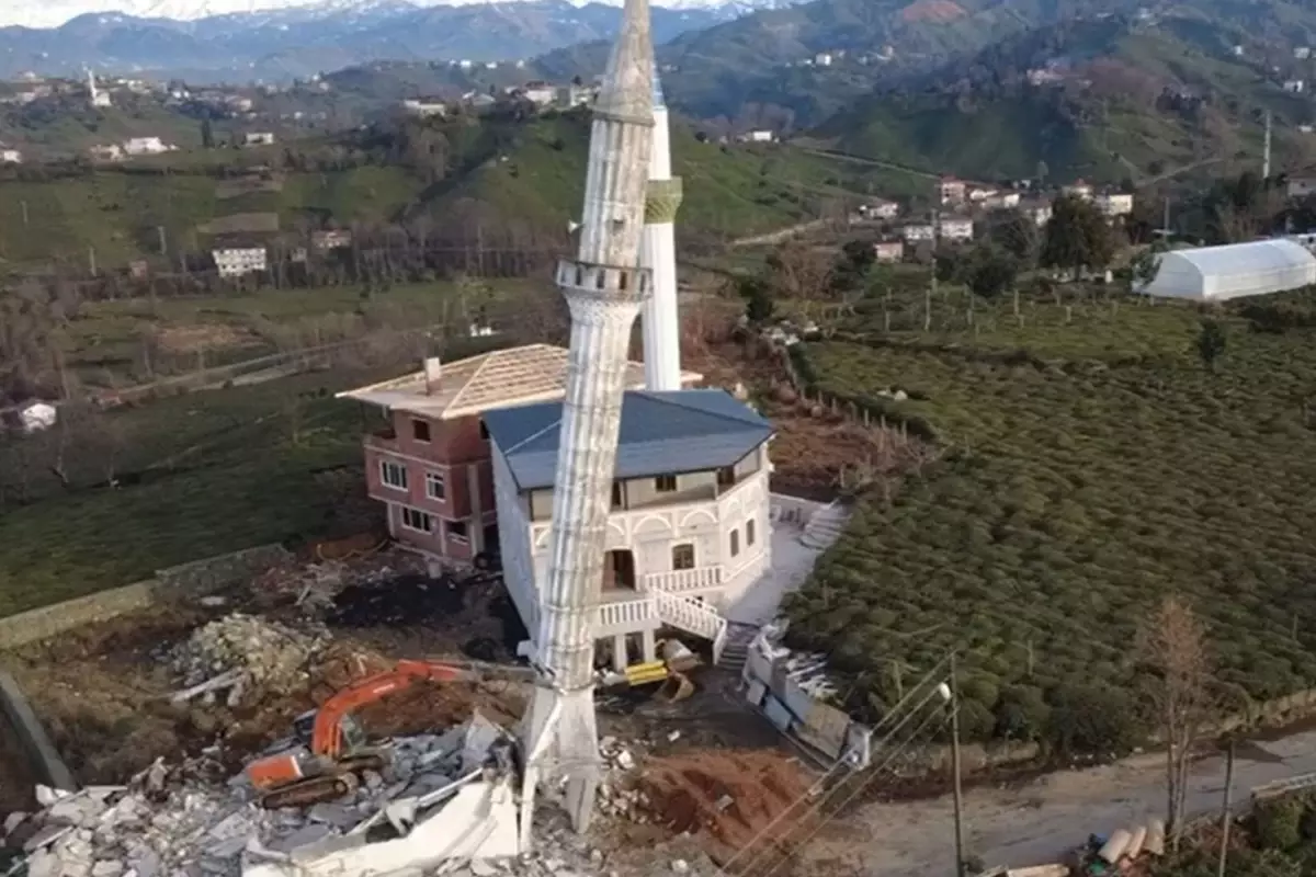 Karadenizli'nin inadı inat! Cami yapıp, cami yıktılar