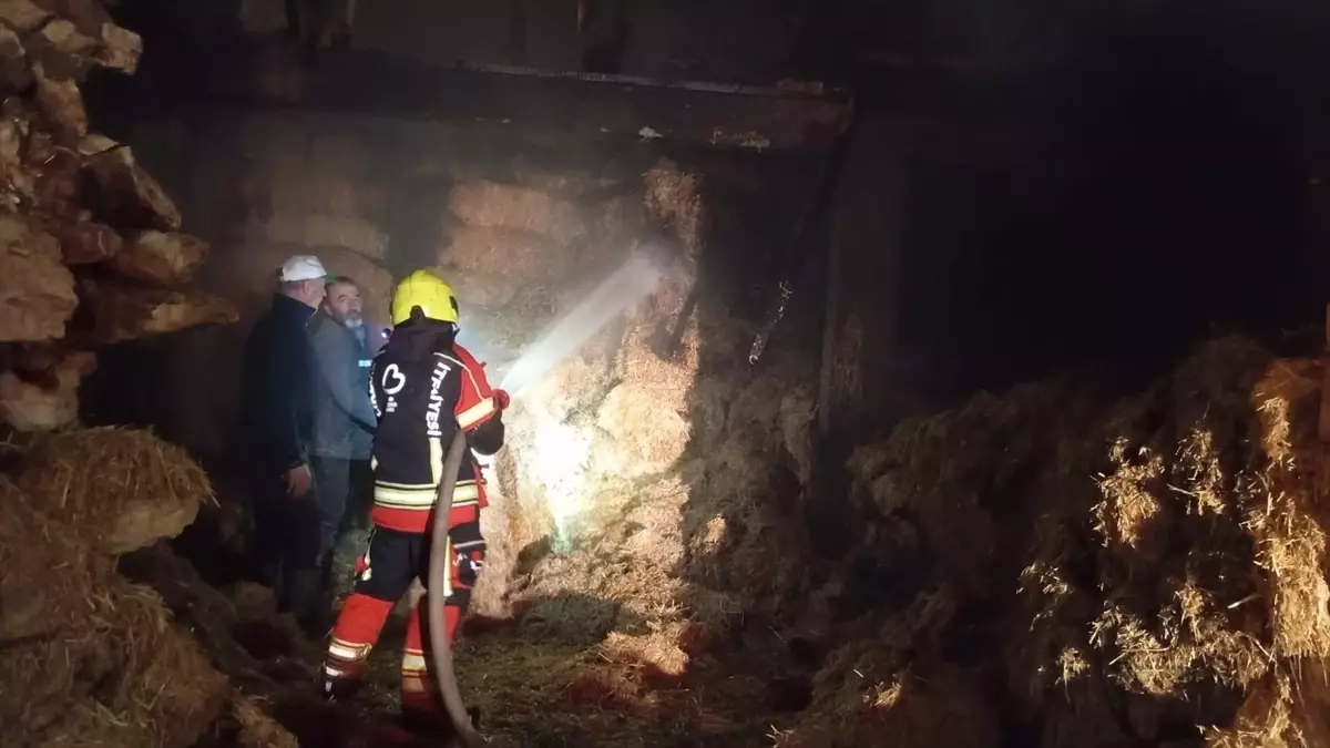 Savaştepe'de samanlık yangını söndürüldü