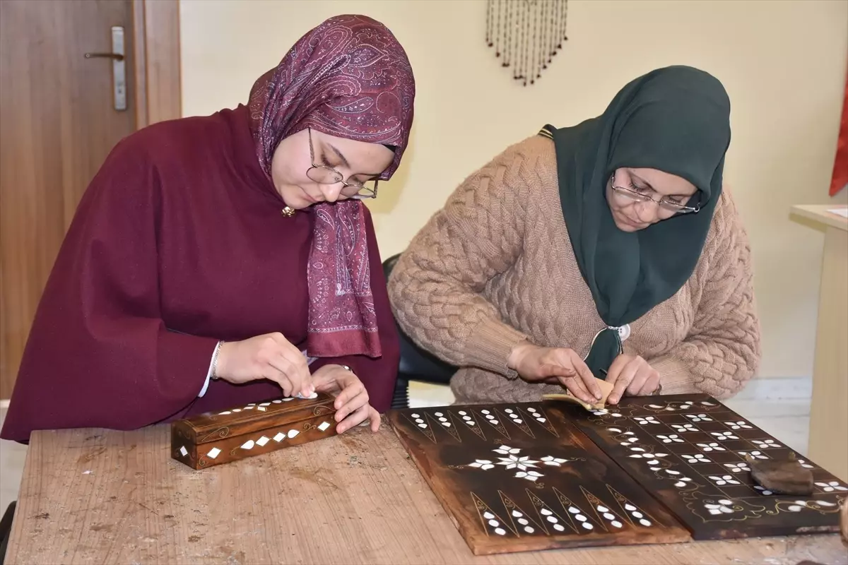 Sedef işlemeciliği Gaziantepli kadınların elinde geleceğe taşınıyor