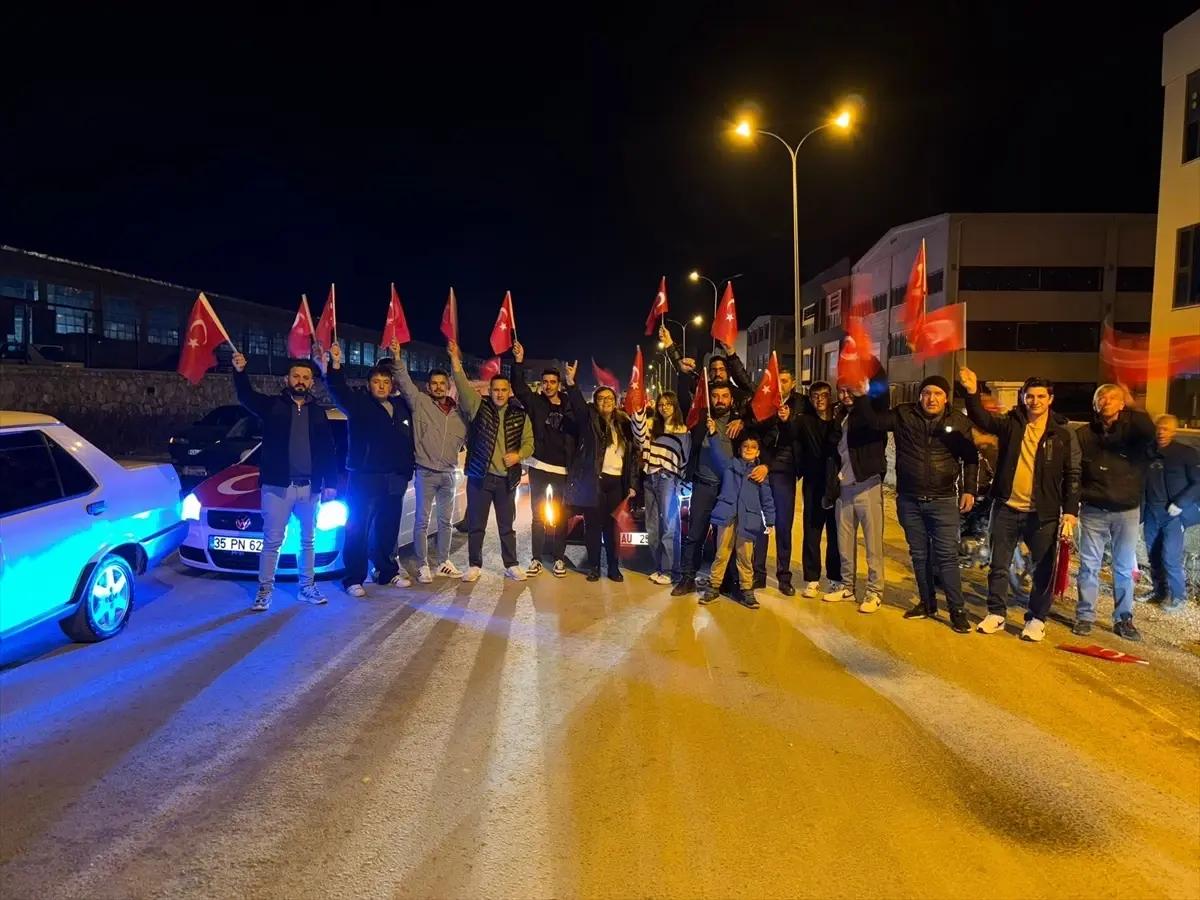 Simav'da Türk bayraklarıyla yürüyüş yapıldı