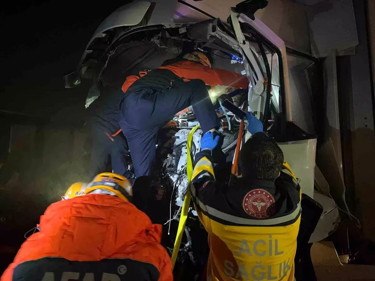 Sivas'ta zincirleme trafik kazası: 8 yaralı