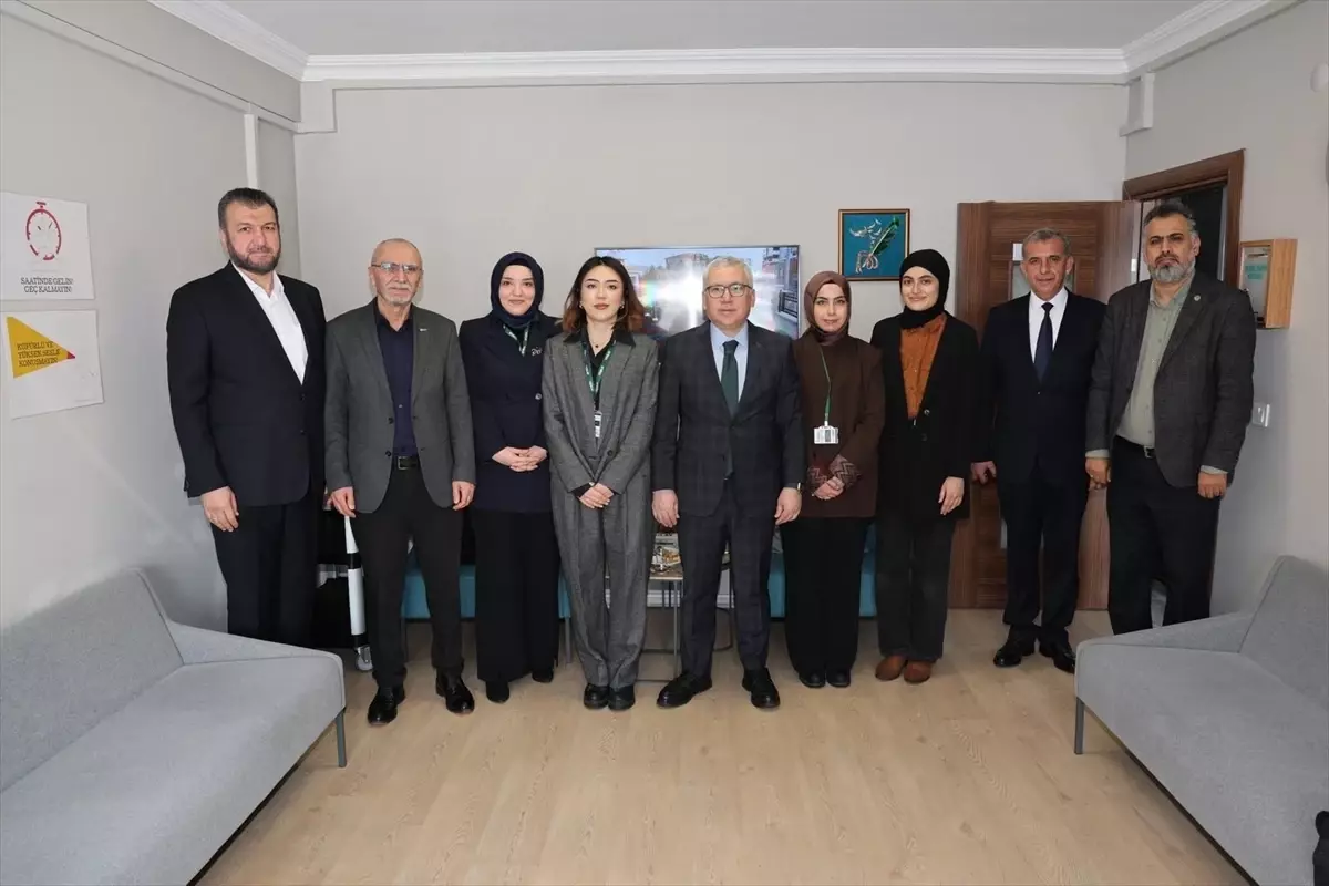 Sivas Valisi Şimşek, Yeşilay ve YEDAM'ı ziyaret etti