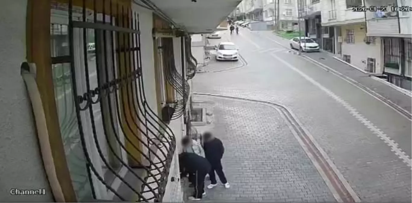 Sokakta buldukları çantadan 2 bin TL aldılar, kendilerini sosyal medyada görünce iade ettiler