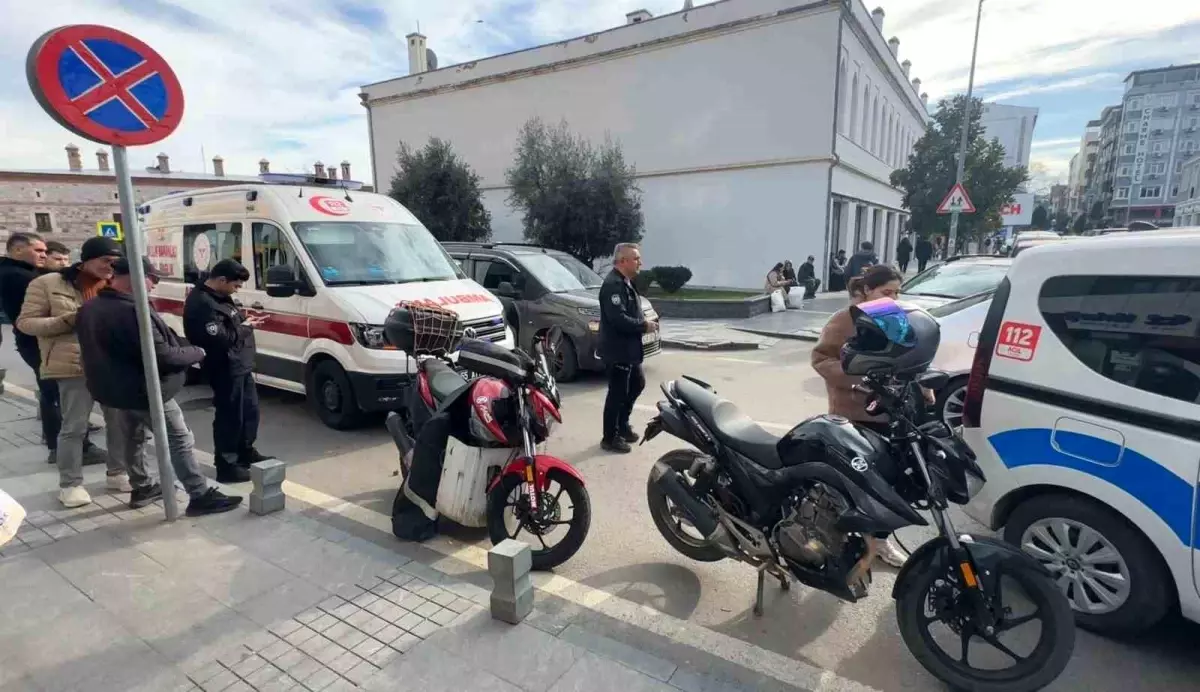 SUV tipi araç motosikletlilere çarptı: 2 yaralı