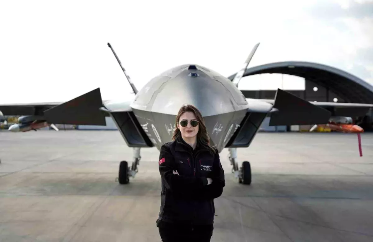 Türkiye'nin ilk insansız savaş uçağı KIZILELMA'nın kadın pilotu