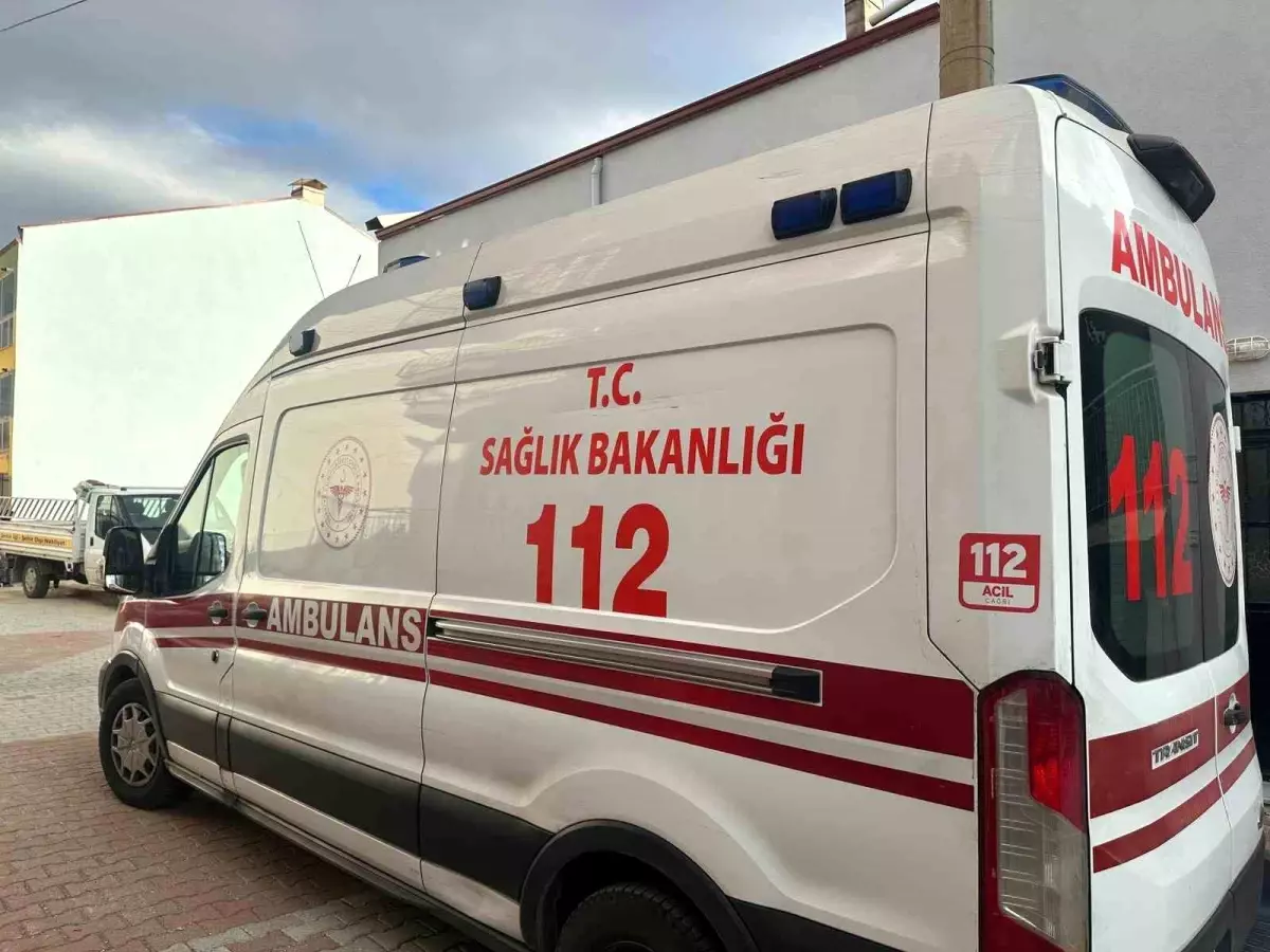 Uşak'ta bahçesindeki fırını yıkarken duvarın altında kalan adam yaralandı