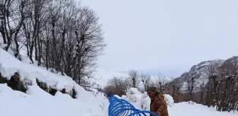 Van'da ekipler zor şartlara rağmen mahallenin içme suyu sıkıntısını giderdi