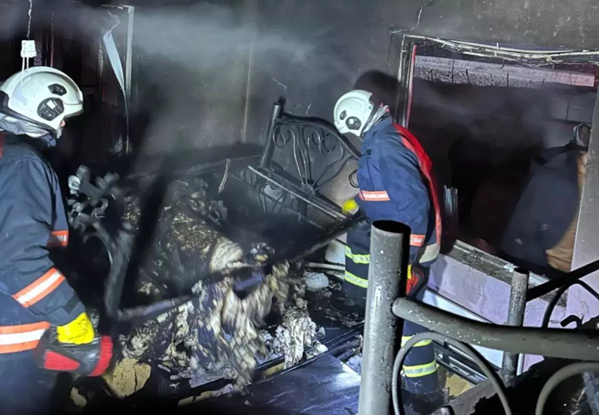 Yüksekova'da korkutan ev yangını: 4 çocuk hastaneye kaldırıldı