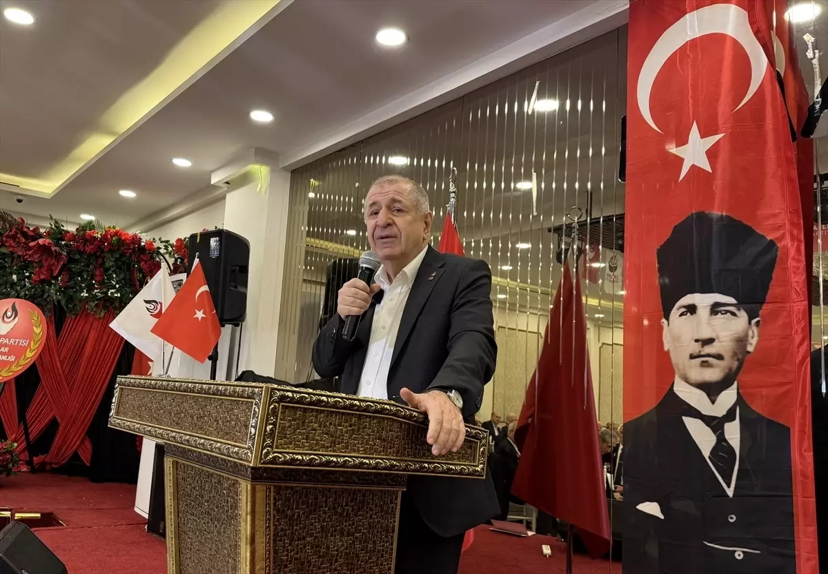 Zafer Partisi Genel Başkanı Özdağ Avcılar'da ziyaretlerde bulundu