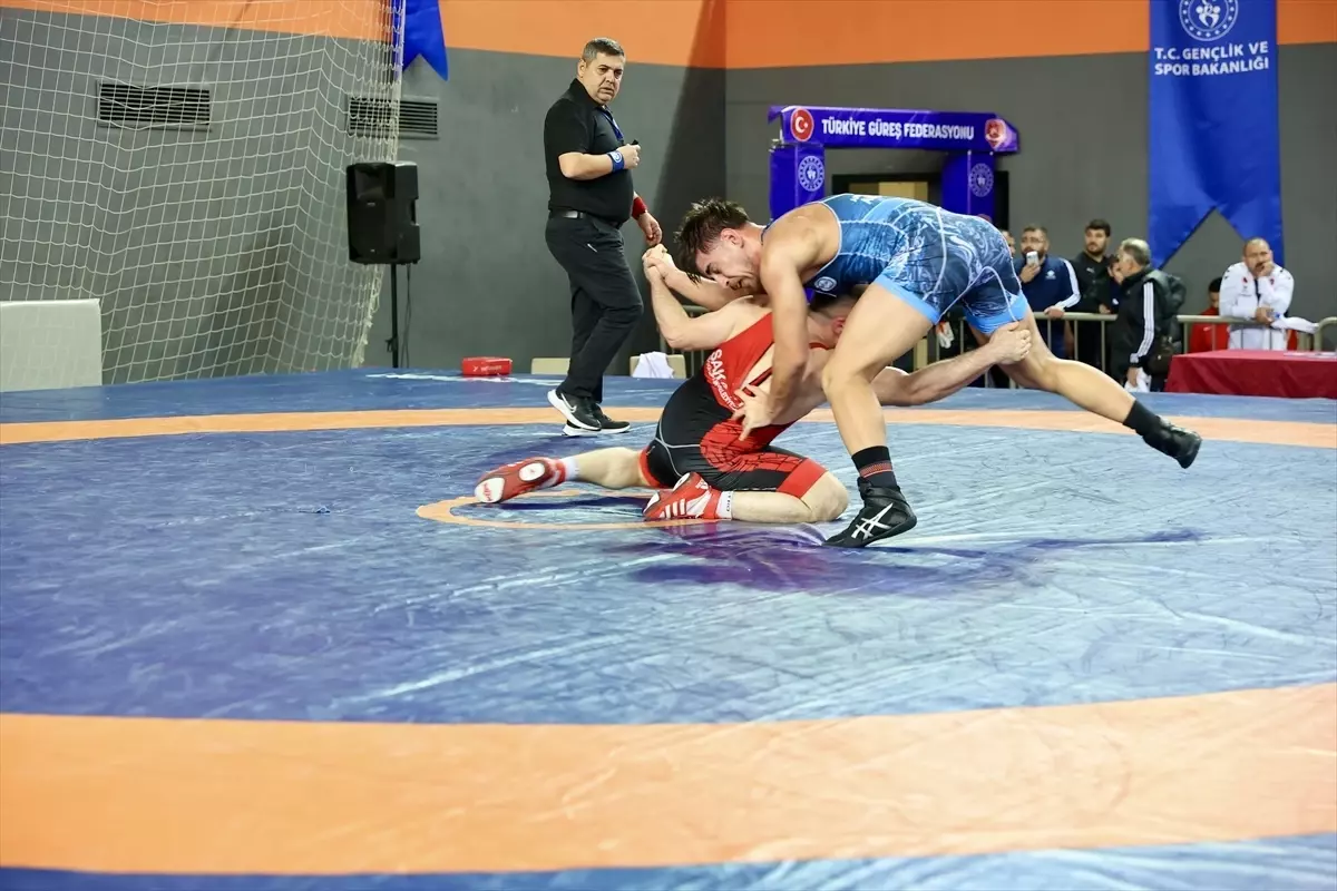 23 Yaş Altı Türkiye Güreş Şampiyonası Trabzon'da devam ediyor