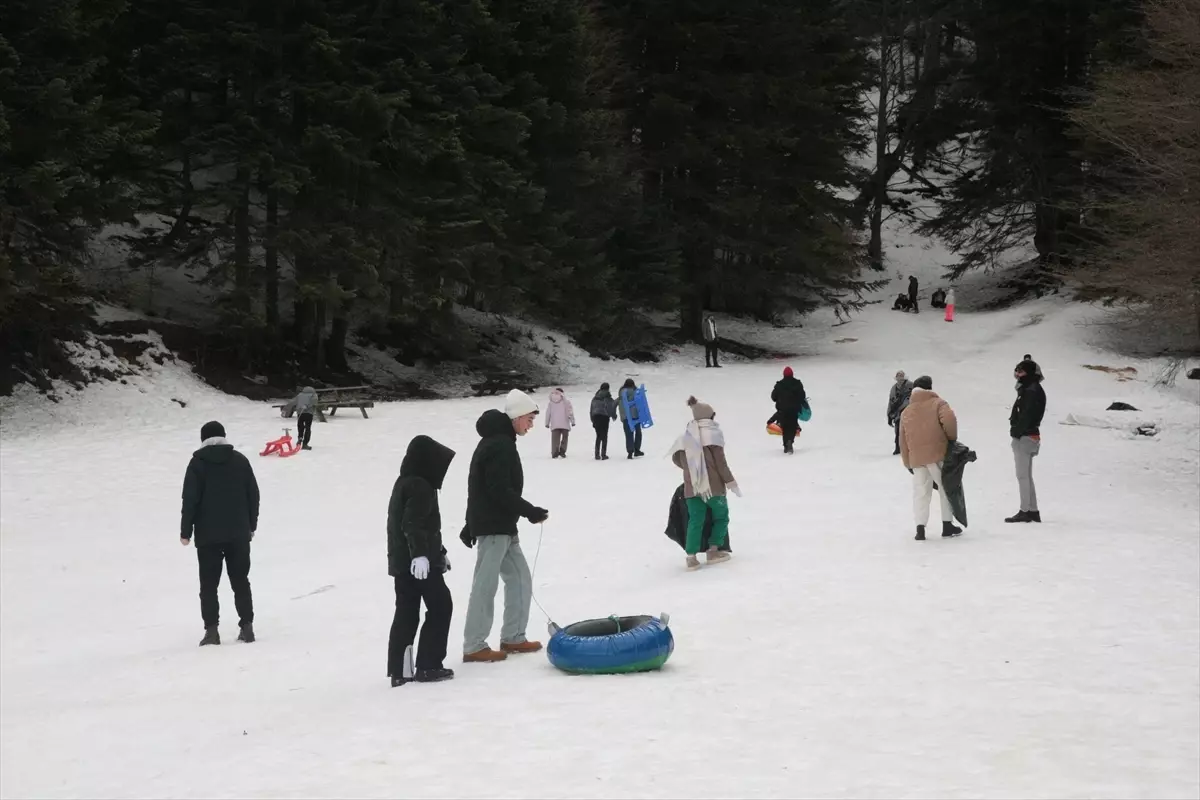 Abant kış manzarasıyla misafirlerini ağırladı