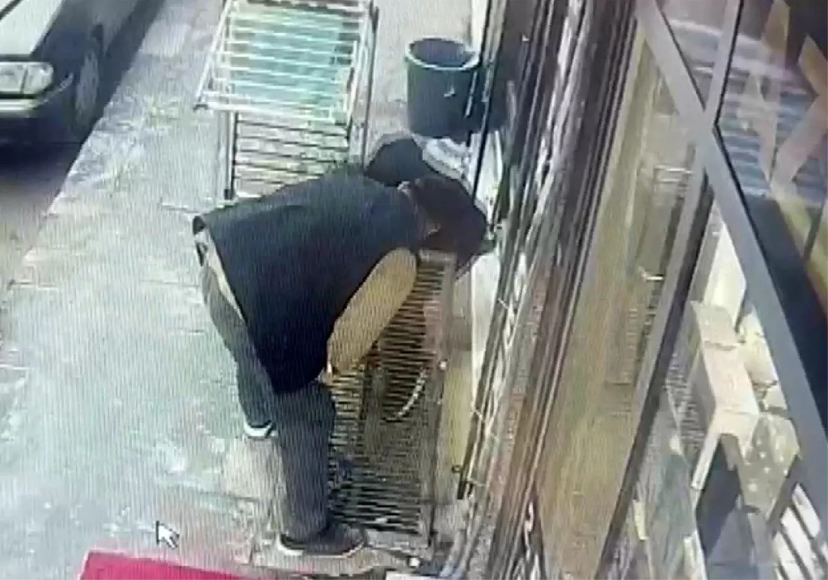 Açılan mazgaldan düşen çocuk yaralandı