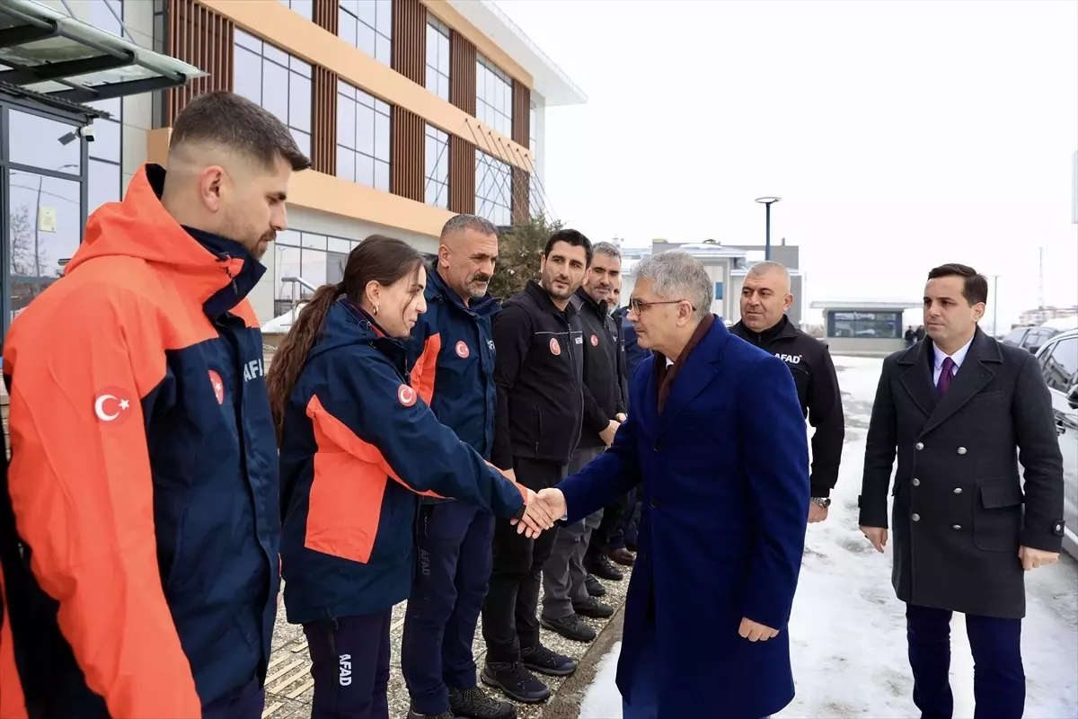 Bingöl Valisi Çelik, AFAD İl Müdürlüğünü ziyaret etti