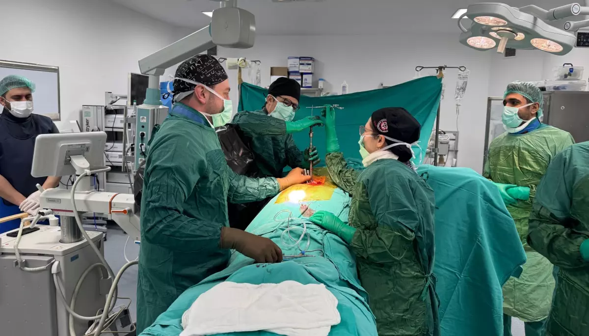 Bitlis Devlet Hastanesi'nde kapalı yöntem omurga ameliyatıyla sağlığına kavuştu