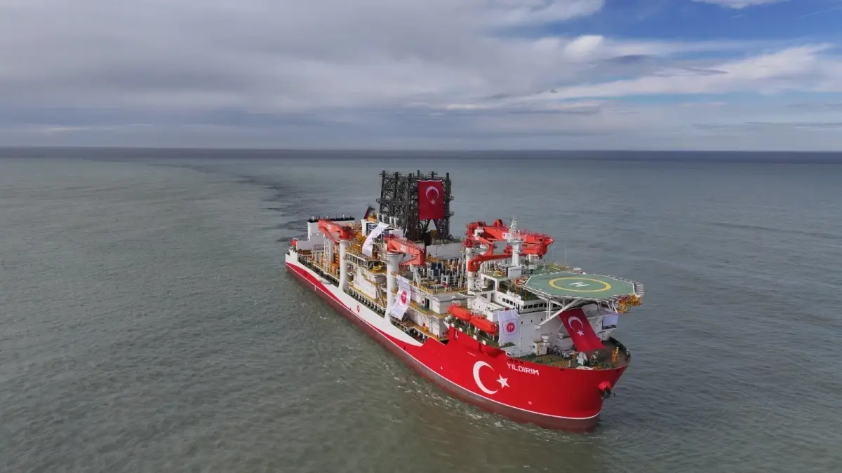 Derin deniz sondaj gemisi 'Yıldırım', Filyos Limanı'na ulaştı (2)