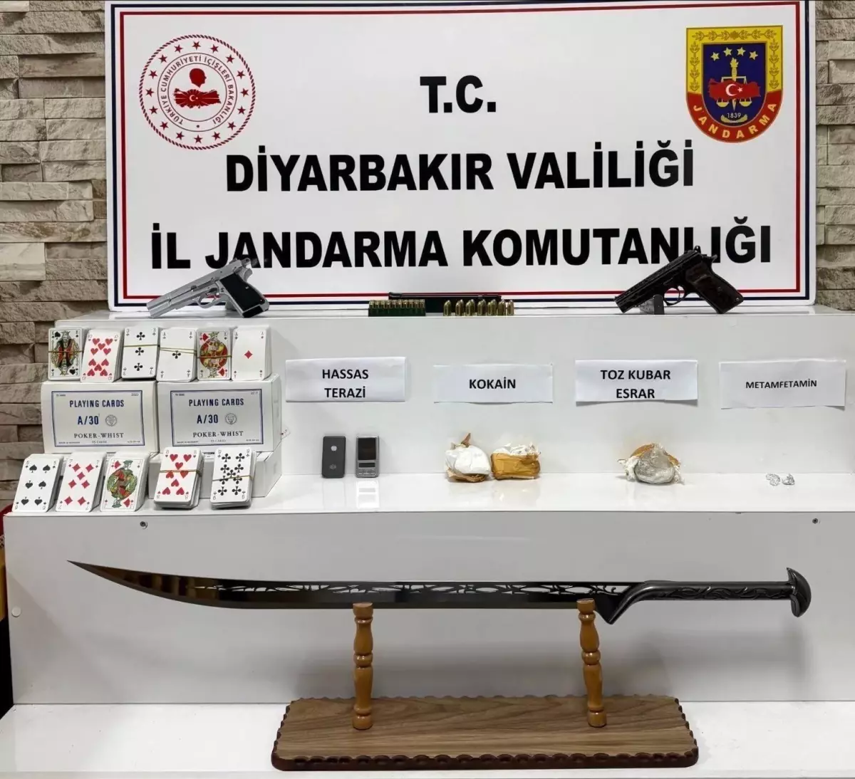 Diyarbakır'da uyuşturucu operasyonu: 6 gözaltı
