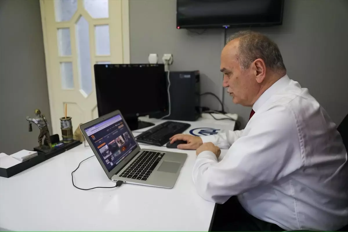 Düzce Belediye Başkanı Özlü AA'nın 'Yılın Kareleri' oylamasına katıldı