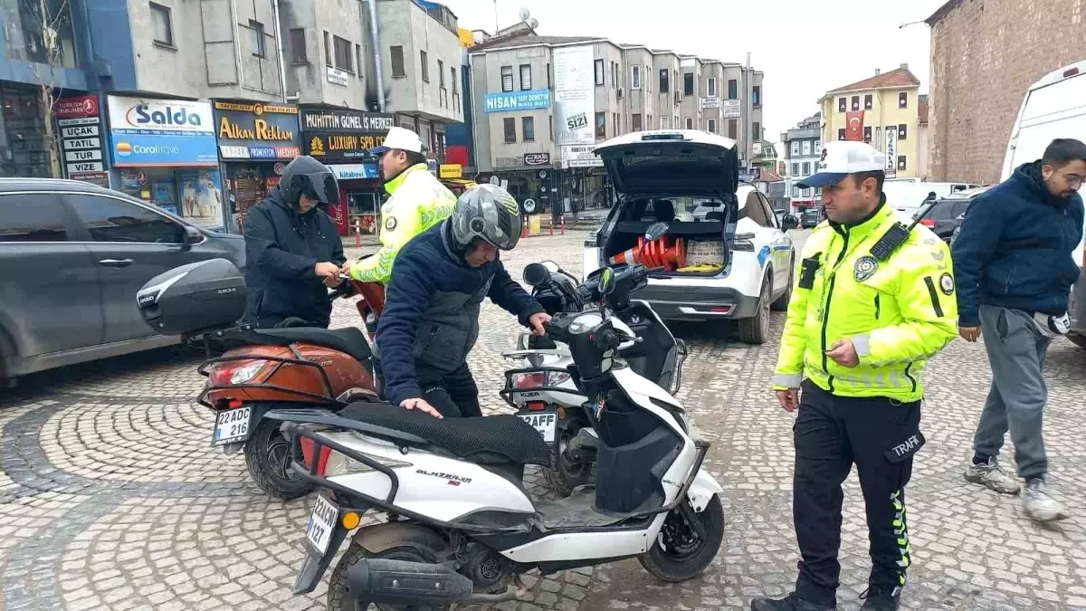 Edirne'de motosiklet sürücülerine trafik denetimi