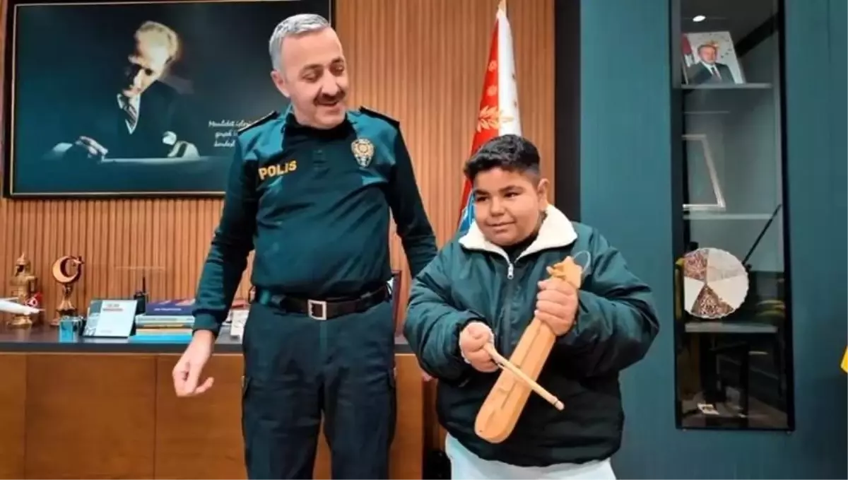 Emniyet kapılarını çocuklara açtı