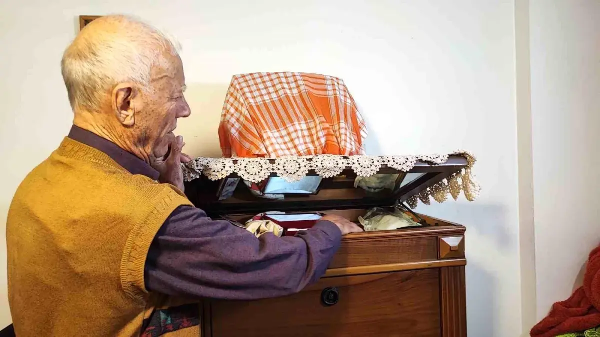 Engelli adamın eşi ölünce gizli bölmeye kaldırdığı 1 kilo altını çalındı iddiası