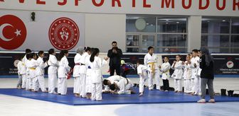 Erzurum'da kış spor okullarının açılışı yapıldı