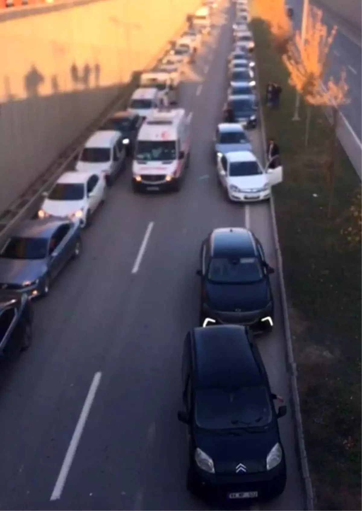 Fermuar sistemiyle ambulansa yol açtılar