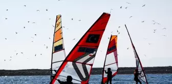 Foça'nın rüzgarı hem spor hem turizm için esiyor