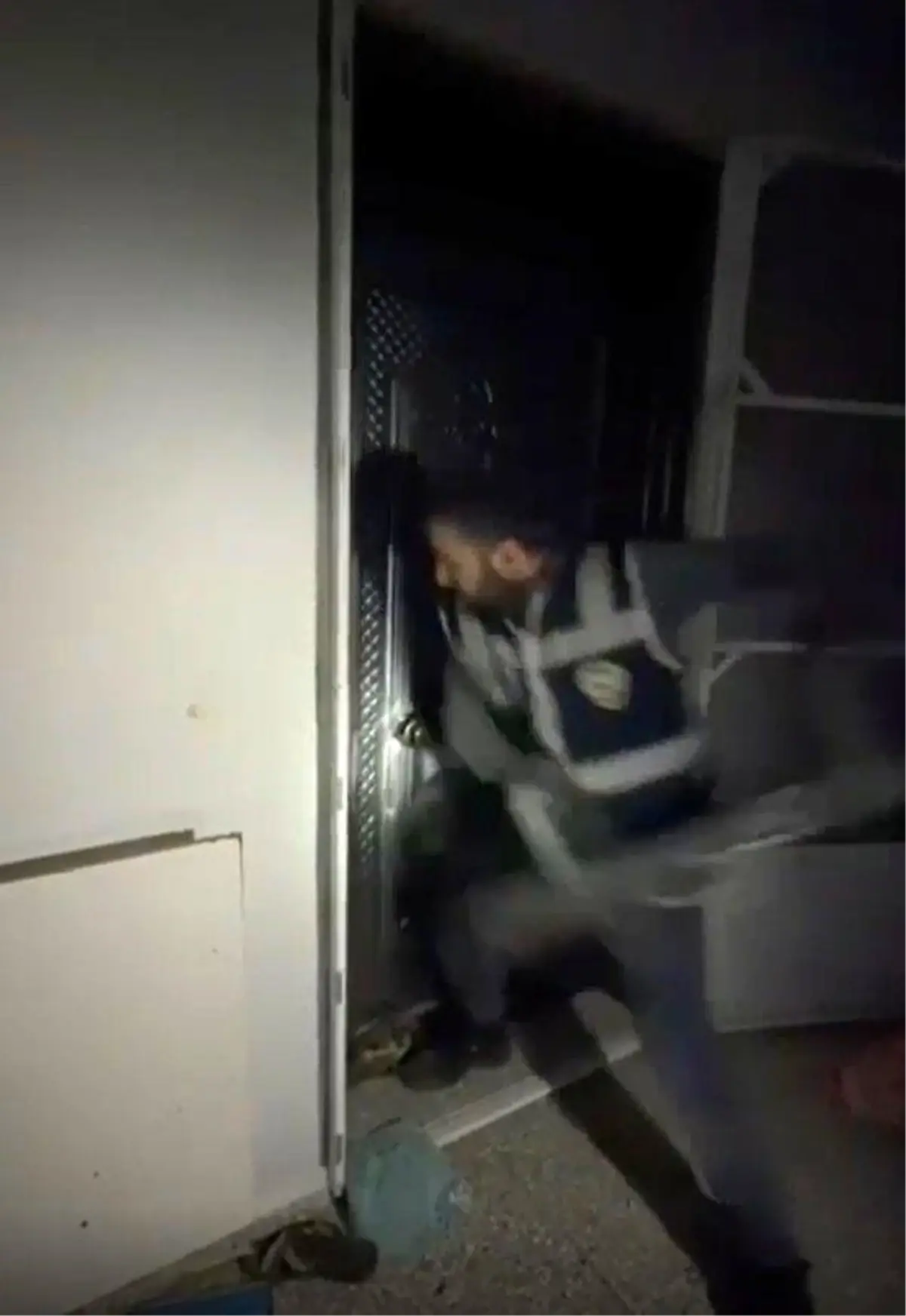 Gaziantep'te evin bodrumundan 4 ruhsatsız silah çıktı