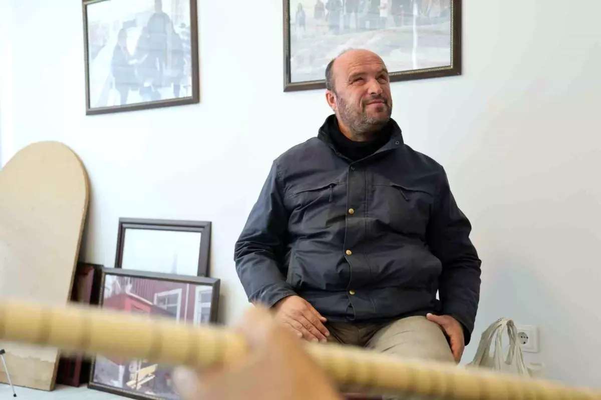 Gözleri görmüyor, hayata müzikle tutunuyor