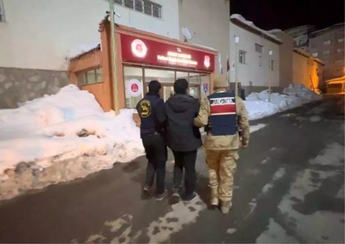 Hakkari'de 22 yıl 4 ay hapis cezası bulunan firarı yakalandı