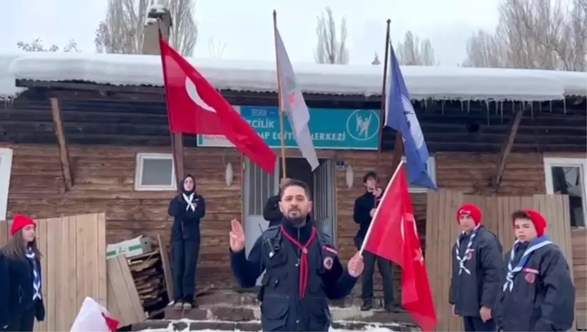 İzcilerden bayrak yürüyüşü