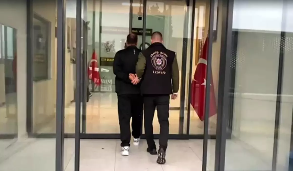 İzmir'de 27 yıl hapis cezasıyla aranan şahıs yakalandı