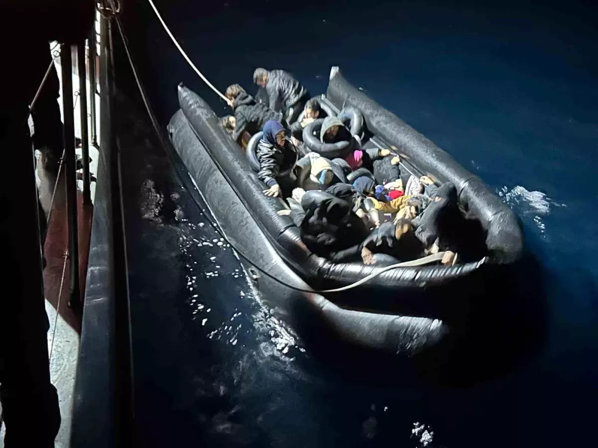 İzmir'de 50 düzensiz göçmen yakalandı