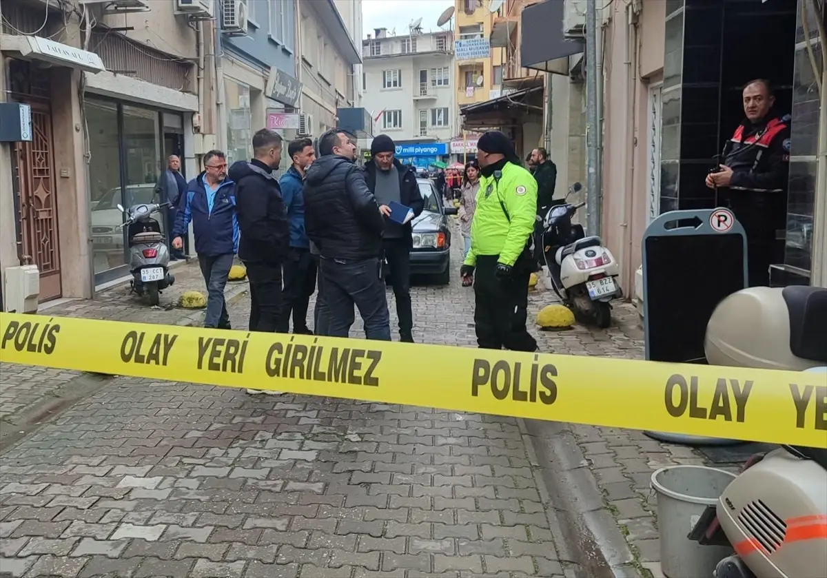 İzmir'de emlak ofisindeki silahlı kavgada 2 kişi yaralandı