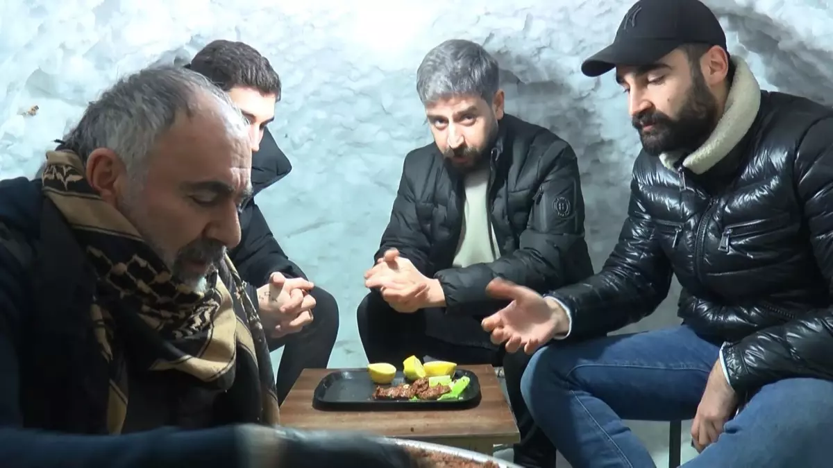 Muş'ta Kardan İglo Cafe Açıldı