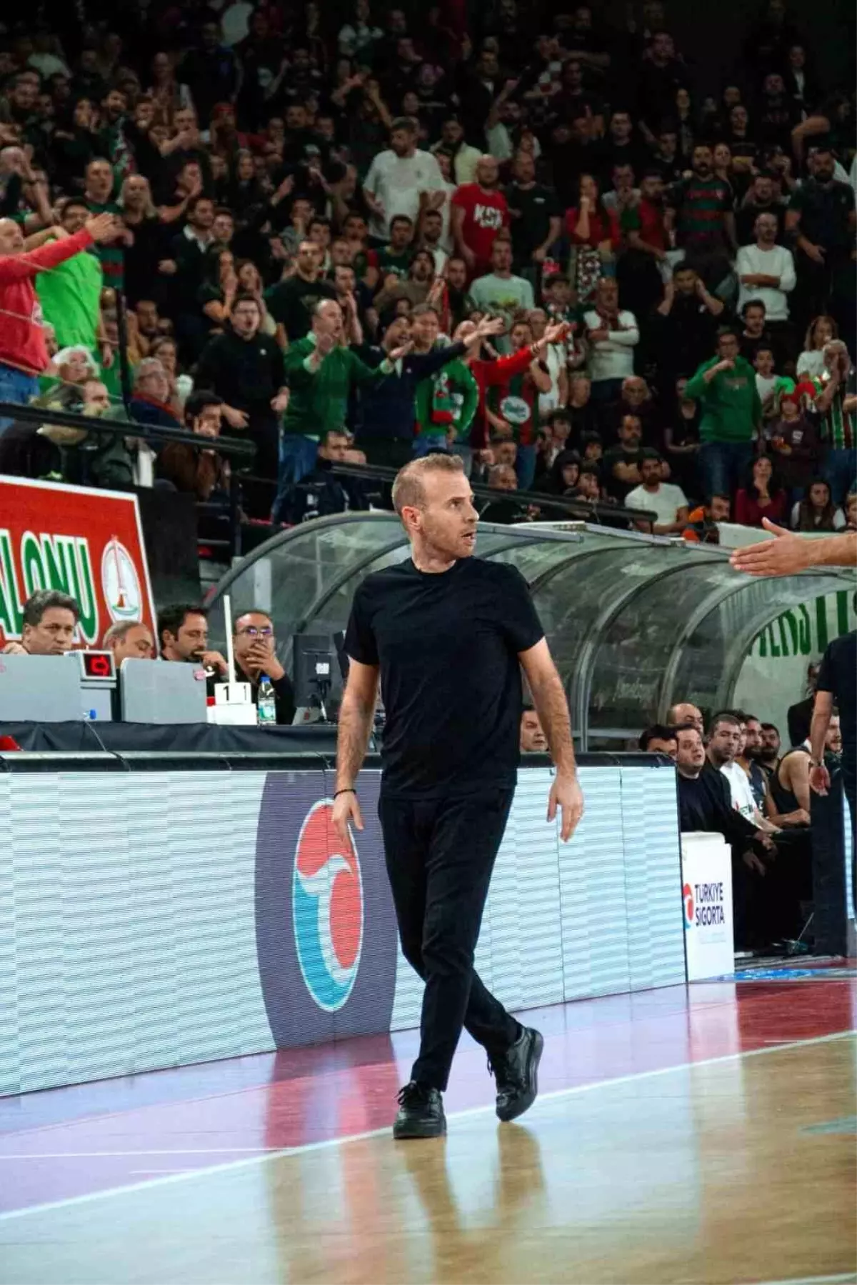 Karşıyaka Basketbol, son anlarda yıkıldı