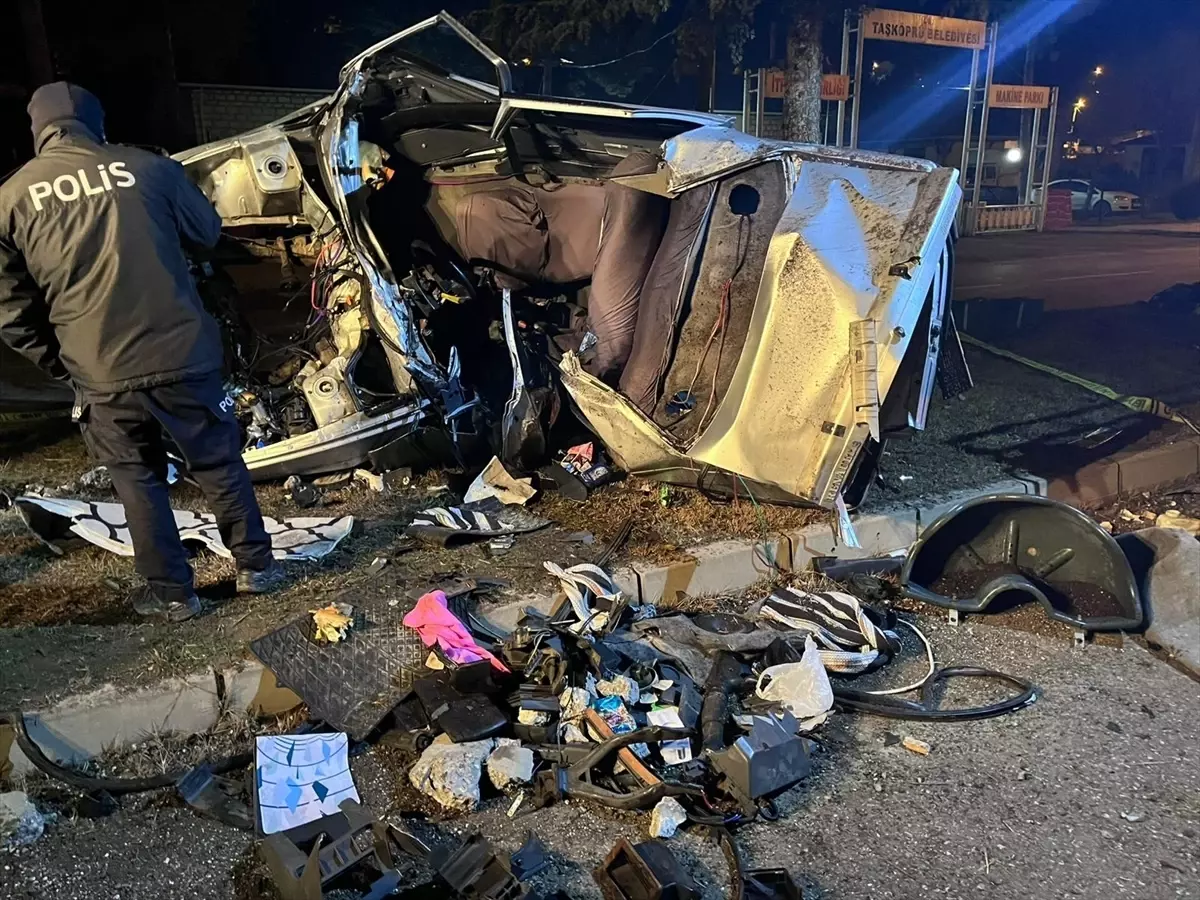 Kastamonu'da devrilen otomobilin sürücüsü öldü