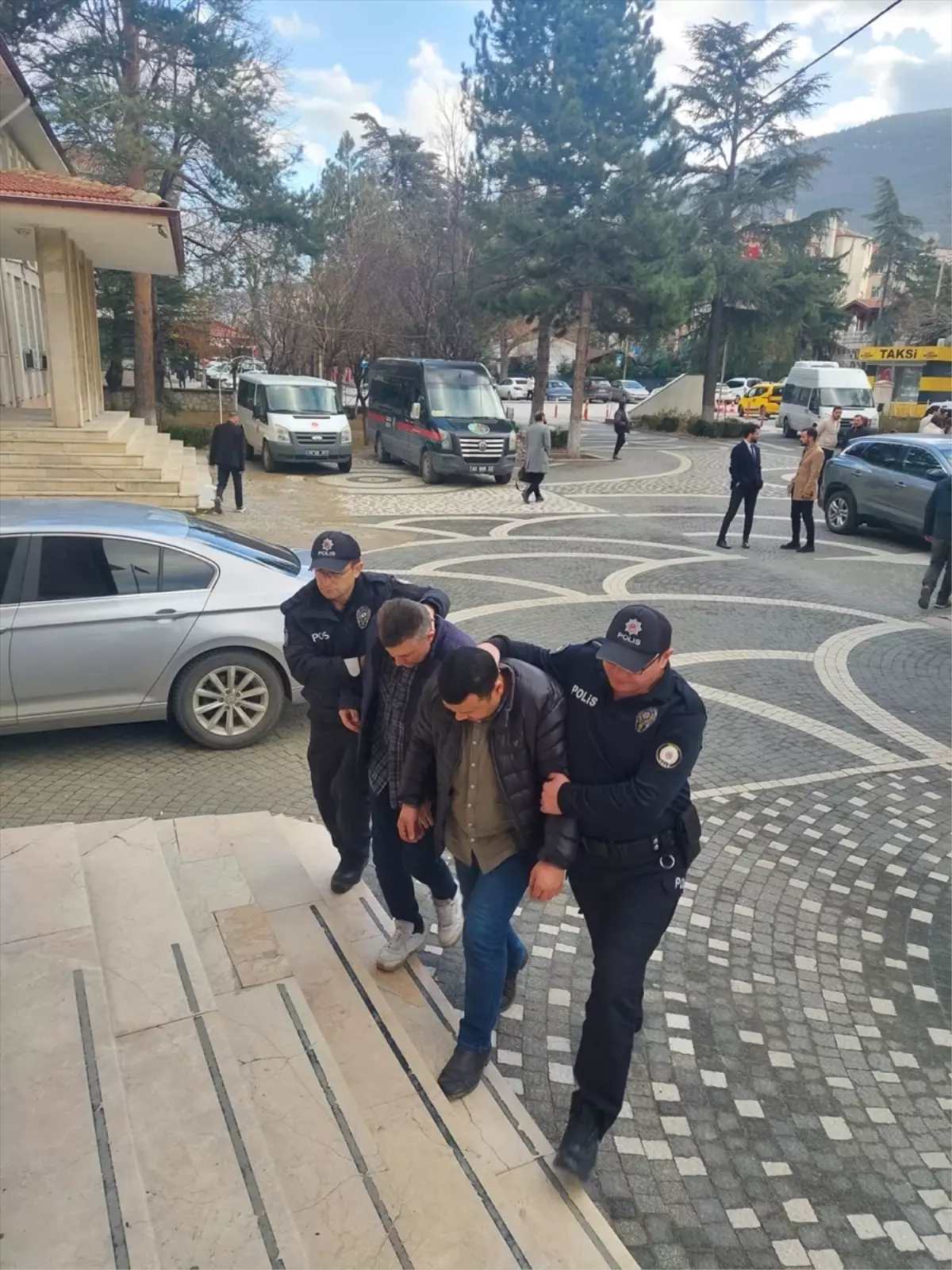Konya'da silah kaçakçılığı operasyonunda 6 şüpheli tutuklandı