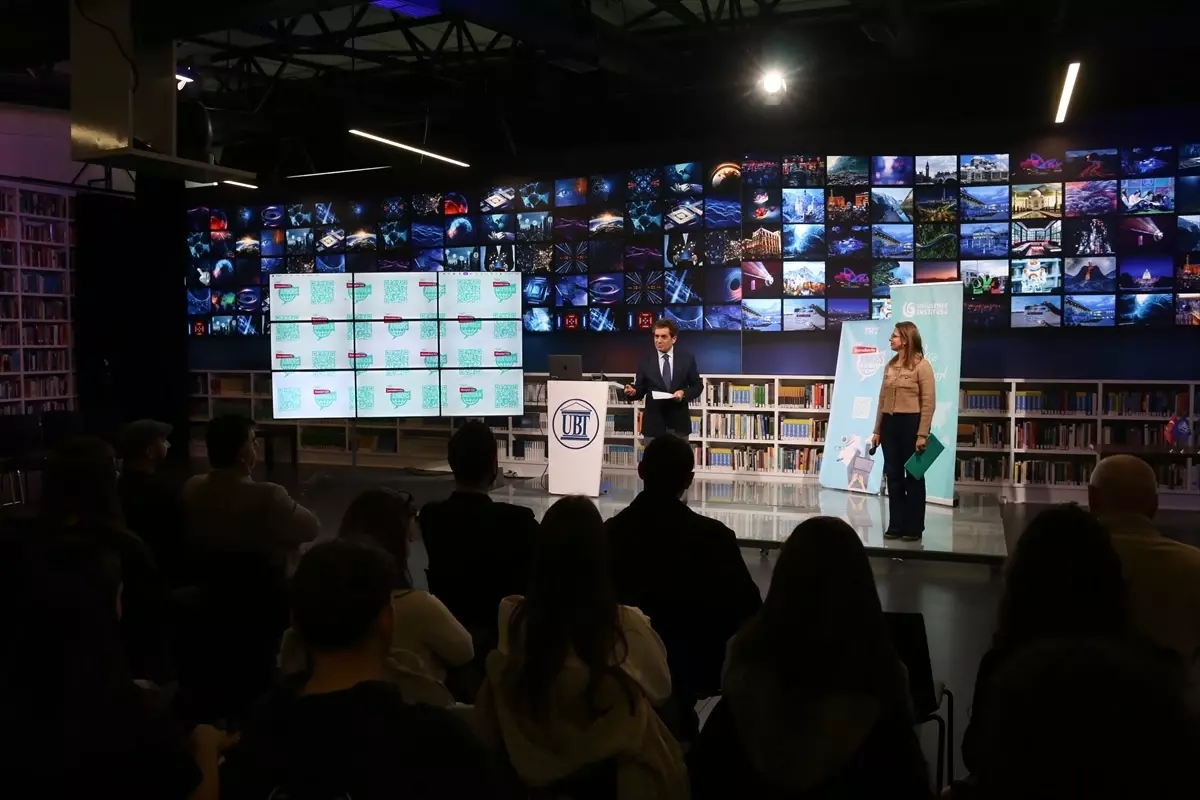 Kosova'da TRT ile Yunus Emre Enstitüsü işbirliğinde düzenlenen Mobil Gazetecilik Atölyesi başladı