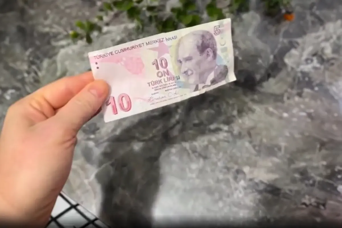 Mağazadan aldığı para üstünü kontrol edince neye uğradığını şaşırdı