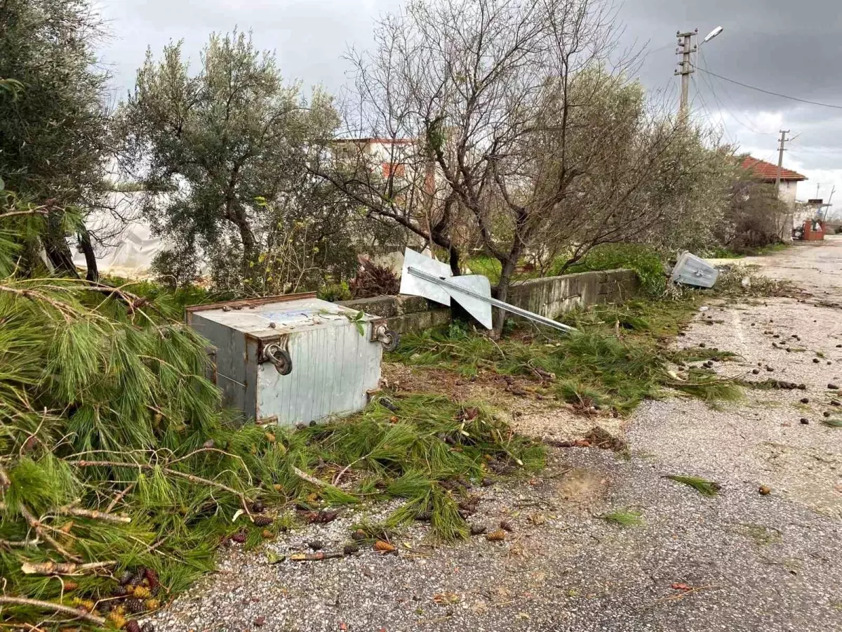 Manavgat'ta hortum üç mahalleyi harabeye çevirdi